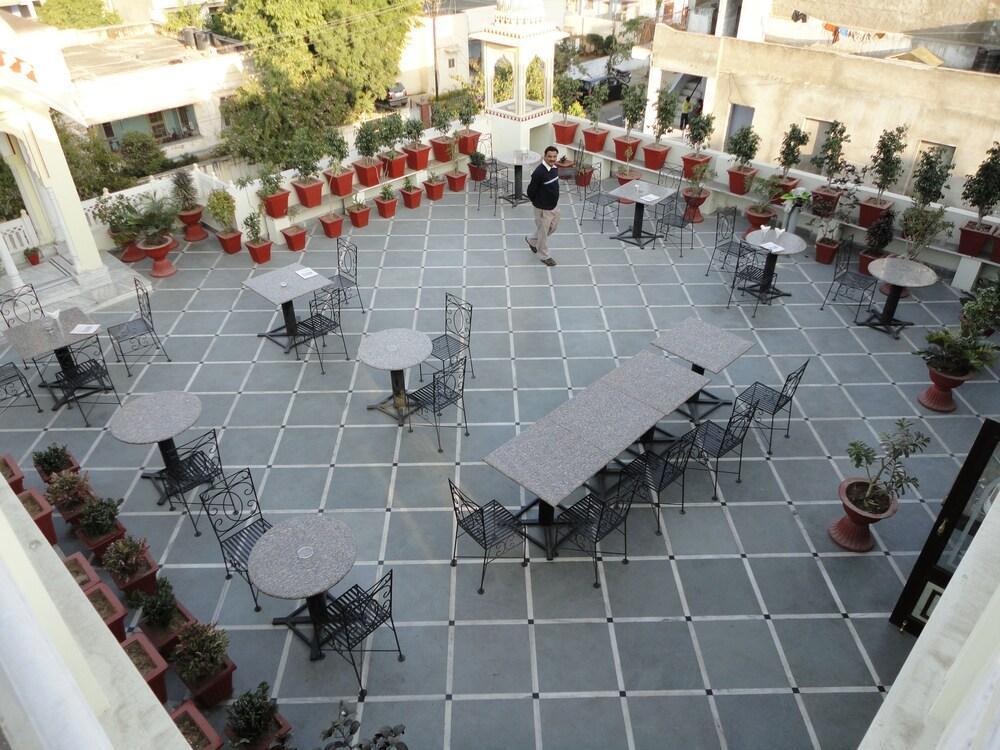 奎师那宫-斋浦尔传统酒店
